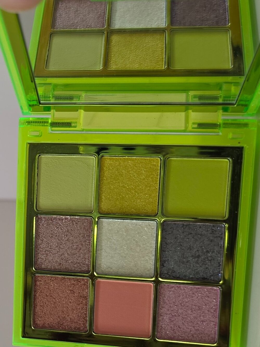 Huda‎ Beauty Neon Green Obsessions Eyeshadow Palette